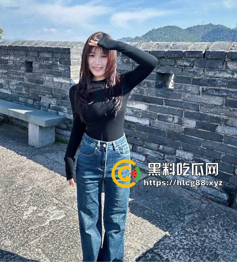 湖北师范大三嫩妹『礼温可』白皮骚狗勾魂反差婊，甜脸藏淫心，初操爽翻问群P不拒，饭后叫兄弟轮奸狂干！  第5张