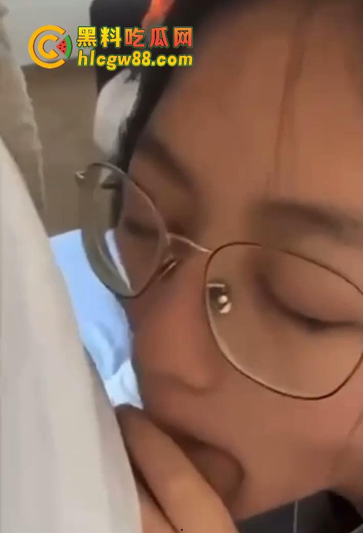 成都少城小学骚鸡老师『苏靖雯』家长肉便器，酒店操逼浪叫不断，眼镜婊爽得翻白眼淫水喷满床！  第7张