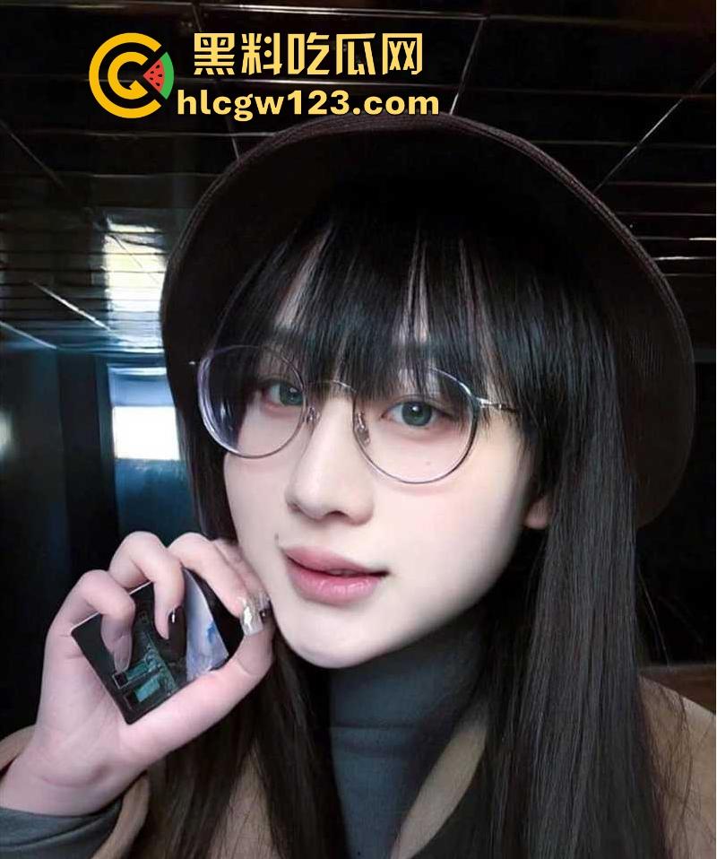 留学生圈又爆大瓜了！英国美女留学生【范黎】酒店3P视频流出 绿帽老公携手单男共玩骚妻 前后夹击无套内射！  第3张