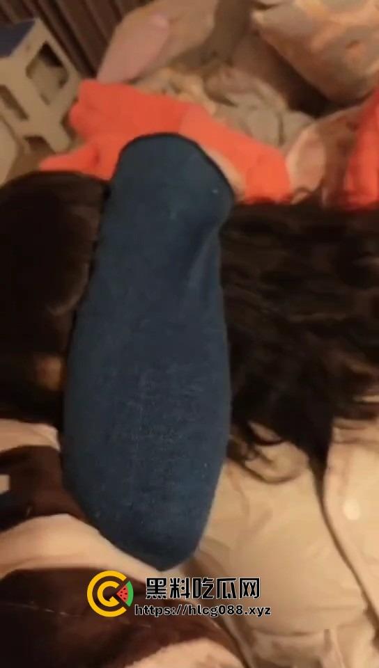 重庆沙坪坝区淫妇【杨芳仪】王者荣耀玩安琪拉勾汉子开操，老公气炸甩出聊天屌穴视频，这浪货一把年纪还挺骚！  第17张