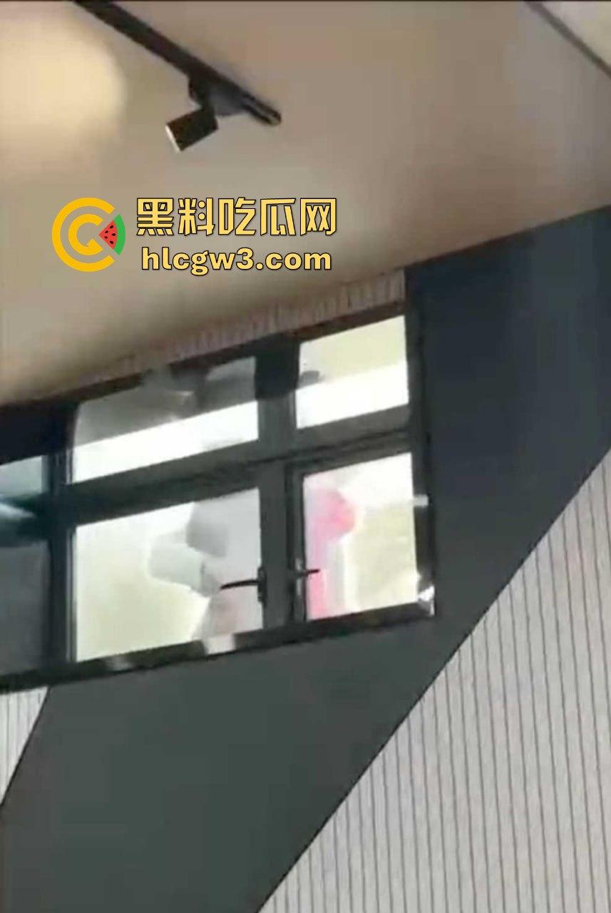 青岛海洋大学的骚情侣课堂窗外直接开搞 窗边扣逼声啪啪响 老师讲课被迫加背景音 海洋大学不愧是浪之巅！  第5张