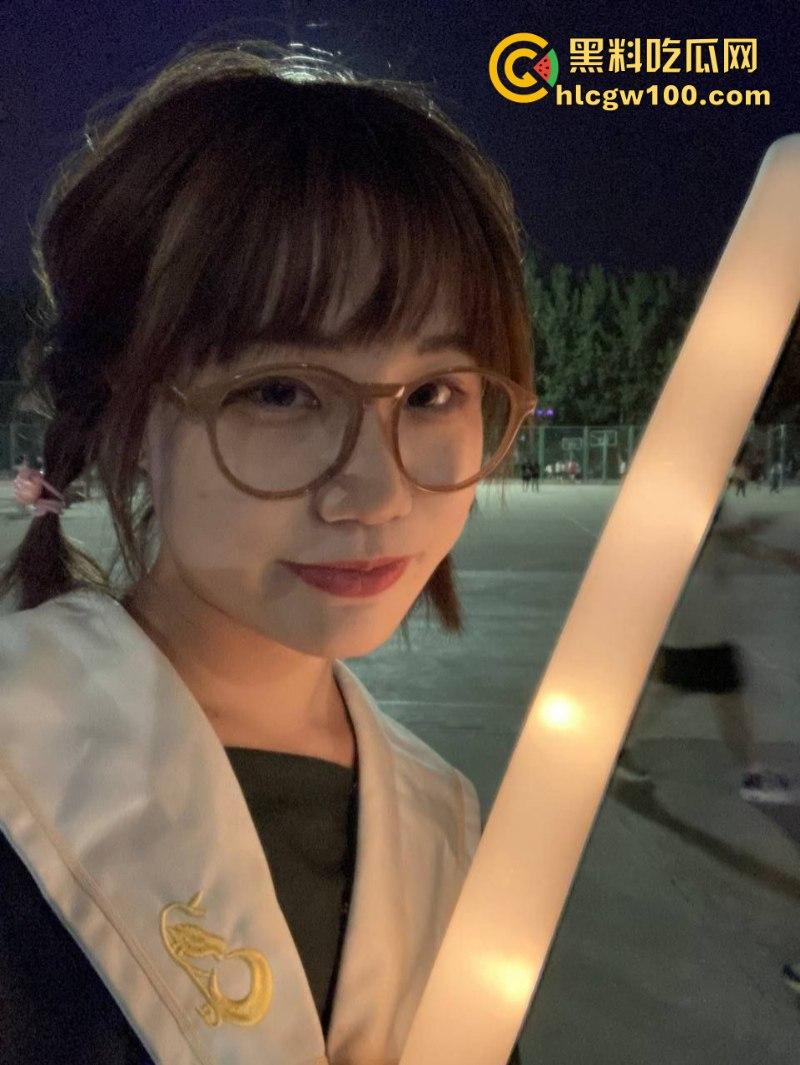 河南工学院反差眼镜婊【陈梦洁】与男友开房口交视频流出 表面清纯床上骚 口活娴熟似母狗  第3张