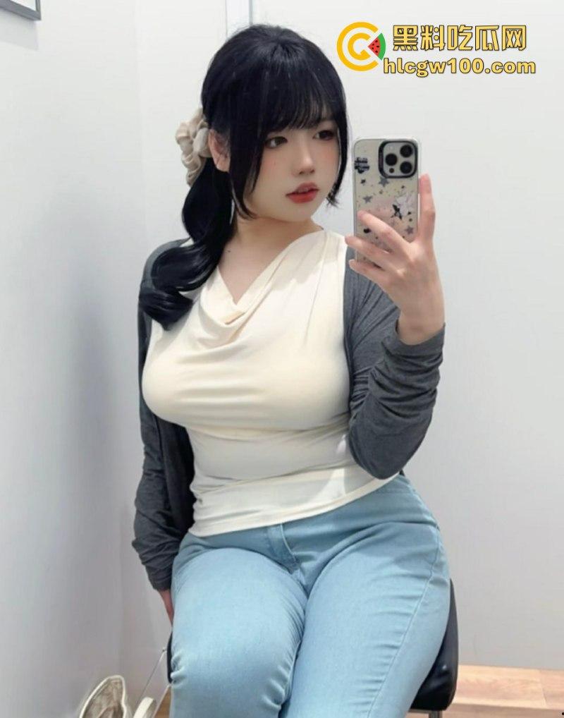 推特【鸽鸽咕咕】微博【我又饿啦w】付费资源流出 短发巨乳小胖妞足交秀国内外双边在线下海捞钱  第2张