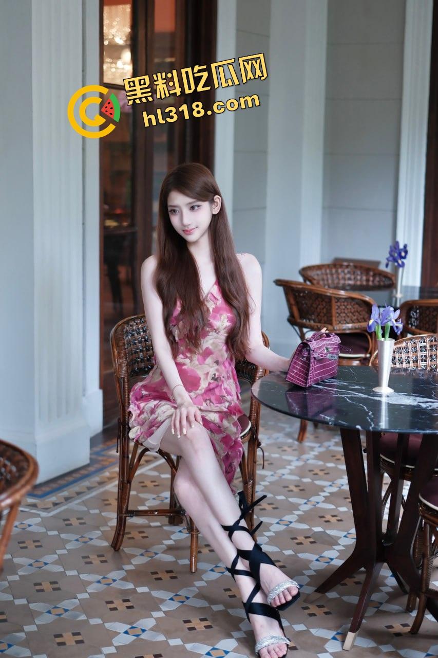 双穴充气扩张直接升华，嘴巴奶子逼全塞满，三个洞都被撑得鼓鼓的，充实到连呻吟都喊不出来！  第1张