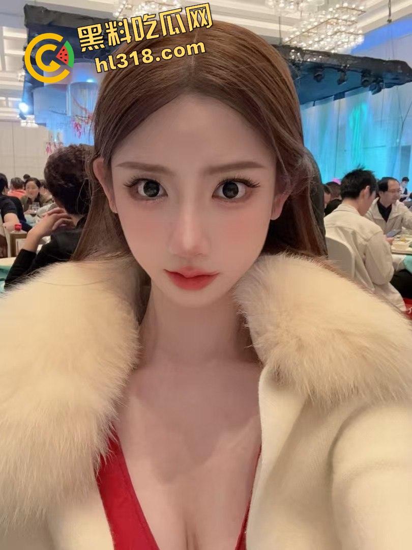 双穴充气扩张直接升华，嘴巴奶子逼全塞满，三个洞都被撑得鼓鼓的，充实到连呻吟都喊不出来！  第2张