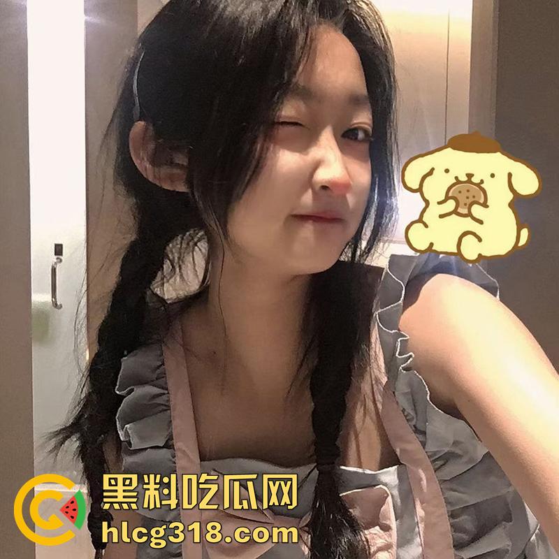 超白嫩尤物【苏钰琪】，继父的可爱小母狗，肌肤白皙小穴粉嫩，号称校园公交车，被大叔3p自拍曝光！  第1张