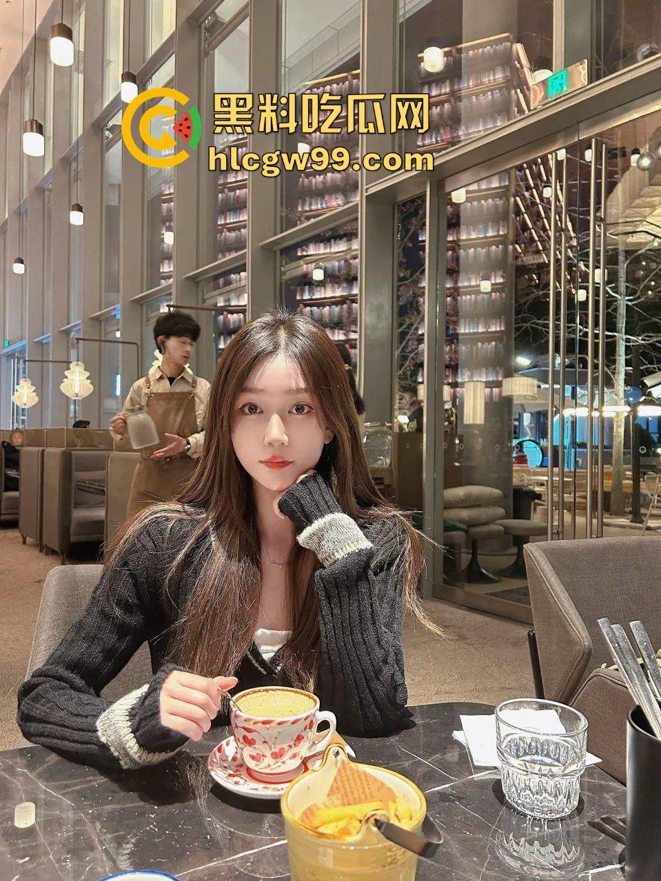 抖音高挑御姐反差骚鸡【anymore.】私拍不雅露奶诱惑供大哥，打桩机暴力后入猛怼骚臀！惨遭独家流出！  第4张