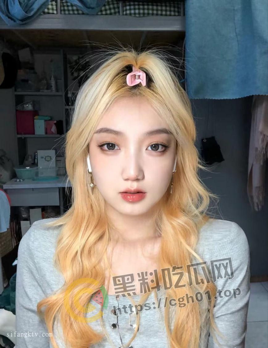 深圳极品黄发妹妹被男炮友勒索不成 私密做爱视频被流出 极品颜值身材 叫床骚的一逼 被干到翻白眼还在喊要  第4张