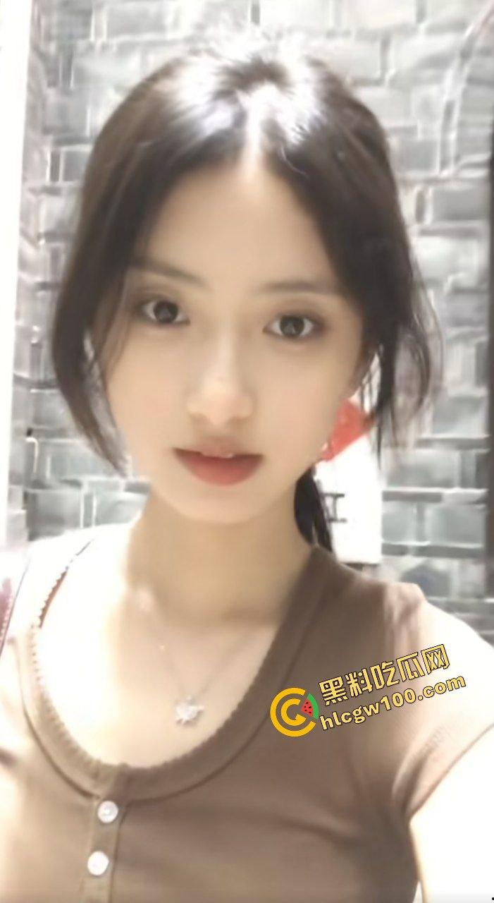 上海震旦职业学院反差骚鸡肉便器『王艺婉』母狗体质滥交无数 炮友情趣后入激烈做爱！原创独家曝光流出！  第5张