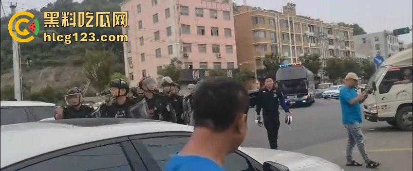 讨薪没错，但拦路等于找事！拦了路？特别人员分分钟把你请去喝茶！  第5张