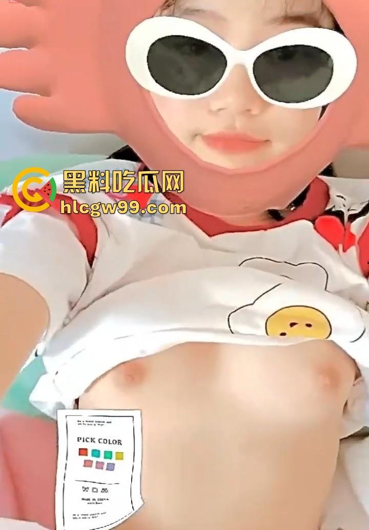 武汉大学反差眼镜女大【林新一】被金主调教视频曝光，各种场合忘我口交，表情销魂口技一流！  第4张