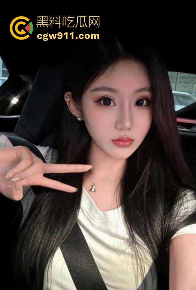 海角乱伦！把穿着黑色情趣内衣的堂妹调教成母狗，淫荡对白花式做爱，无套内射骚穴！  第1张