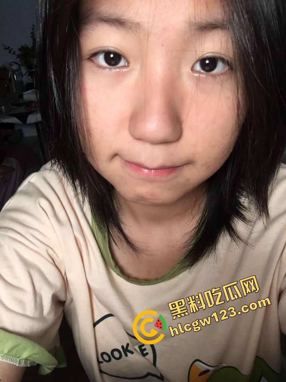 隔壁女租客【王梦】太会舔了！第一次口交就拉丝流白，跪着舔精不带擦，跪着舔完还乖乖自己坐上来！  第3张