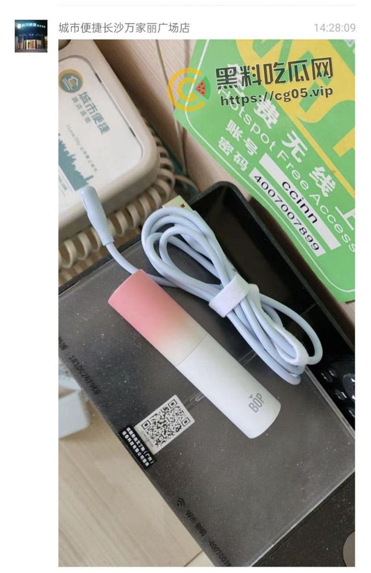 长沙女网友开房邀请两名男网友跨年 当晚要求3p 吓得男网友提裤就跑 气的女的在房间到处拉屎撒尿 场面惨不忍睹  第7张