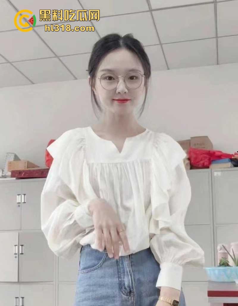 湖南公务员【秦晓酥】不雅视频流出，清纯贤妻良母被领导当狗玩弄，白翘蜜桃臀被无套后入骚气冲天！  第5张