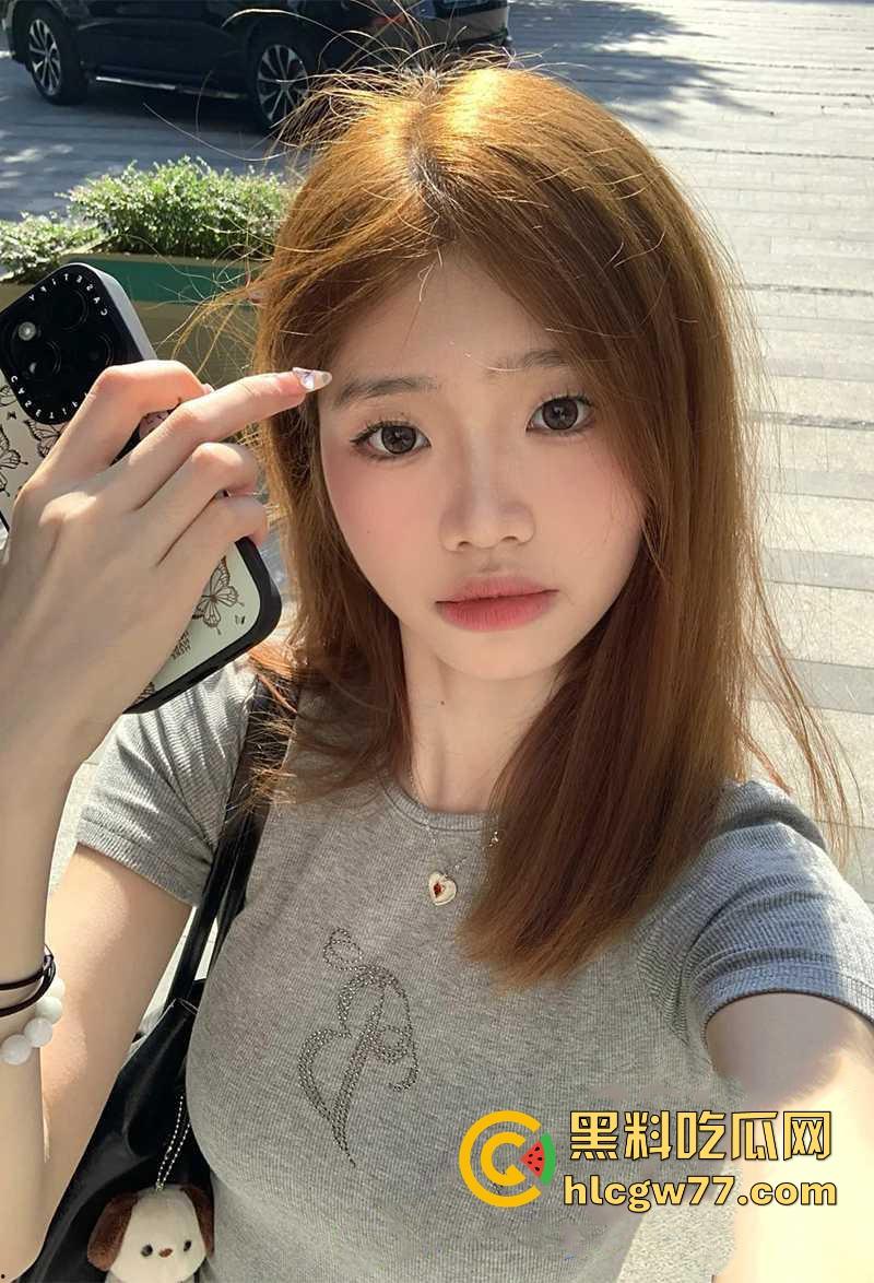 黄毛小妹直播间PK惩罚当场拔逼毛 输赢规矩惊呆网友 这届网红玩的可真花花啊 估计平时也没少挨操！  第1张