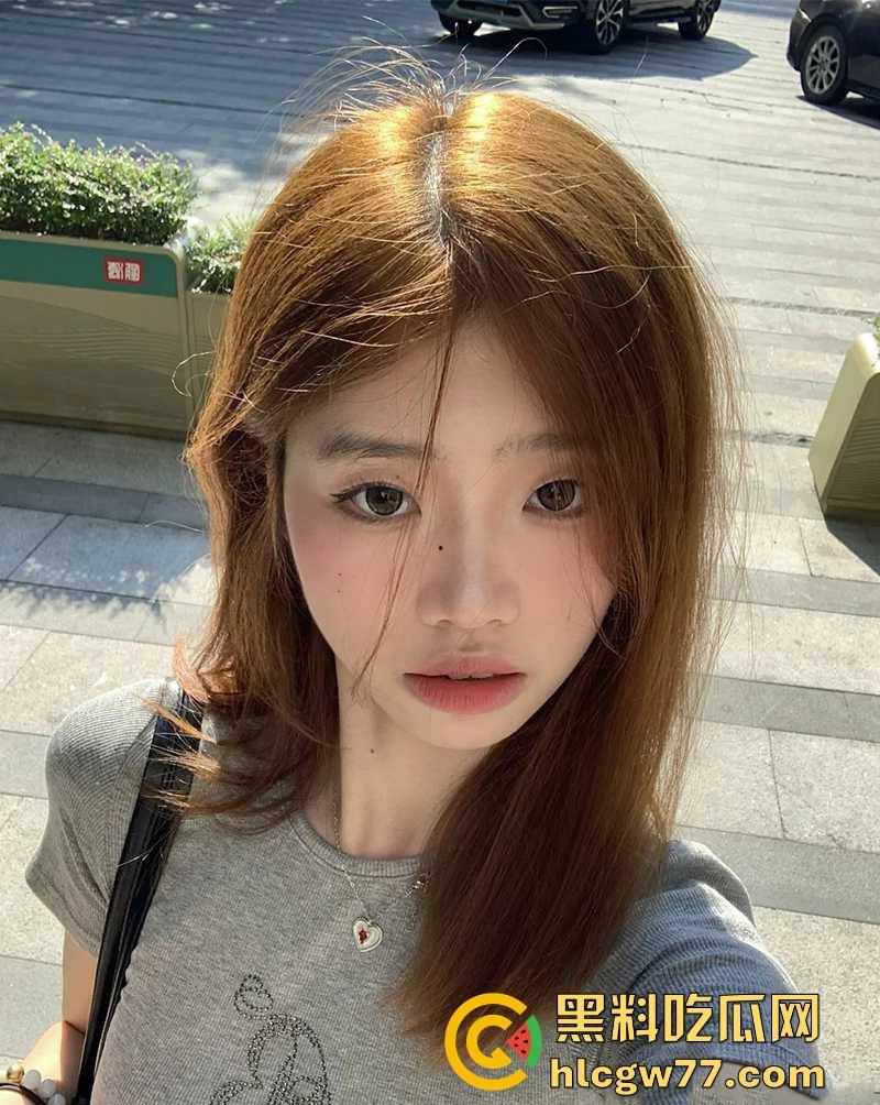 黄毛小妹直播间PK惩罚当场拔逼毛 输赢规矩惊呆网友 这届网红玩的可真花花啊 估计平时也没少挨操！  第3张