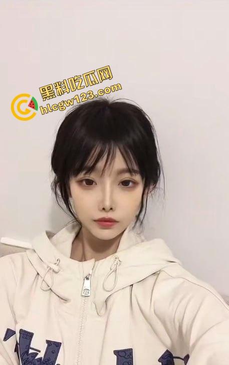 抖音20万粉丝擦边小妖精『大龙卷师』定制福利流出，178cm逆天长腿萝莉，挑逗骚技一套接一套！  第7张