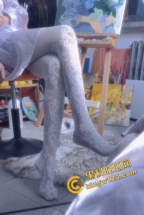 抖音20万粉丝擦边小妖精『大龙卷师』定制福利流出，178cm逆天长腿萝莉，挑逗骚技一套接一套！  第8张