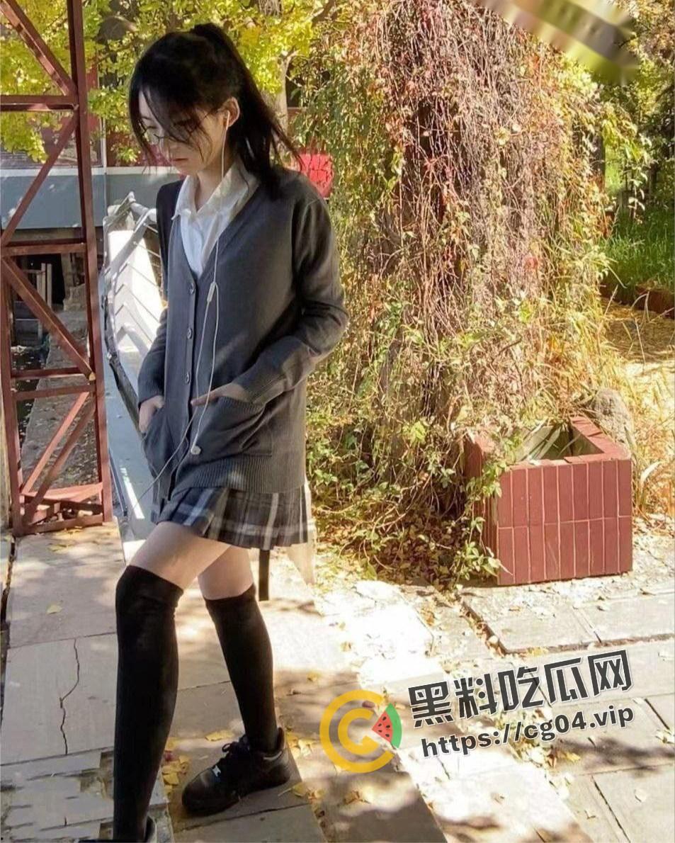 癞蛤蟆终于吃到了天鹅肉！蛰伏多年的猥琐男终于追到了女神 直接给干哭 还把女神给曝光了出来炫耀 多图警告  第22张