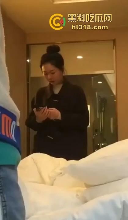 健身女教练出轨男学员，气质人妻酒店约炮，检验训练成果，健身动作全用到床上来 极具观赏性！  第1张