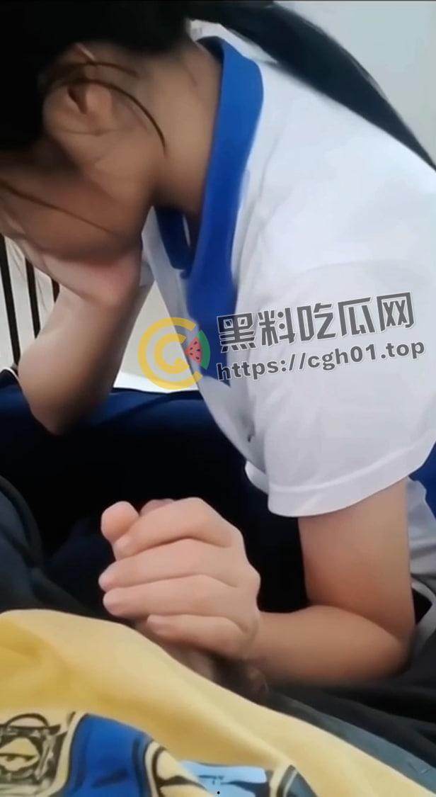 网盘重磅流出！高中萌妹的初体验 校服这不比丝袜还加攻速  第6张
