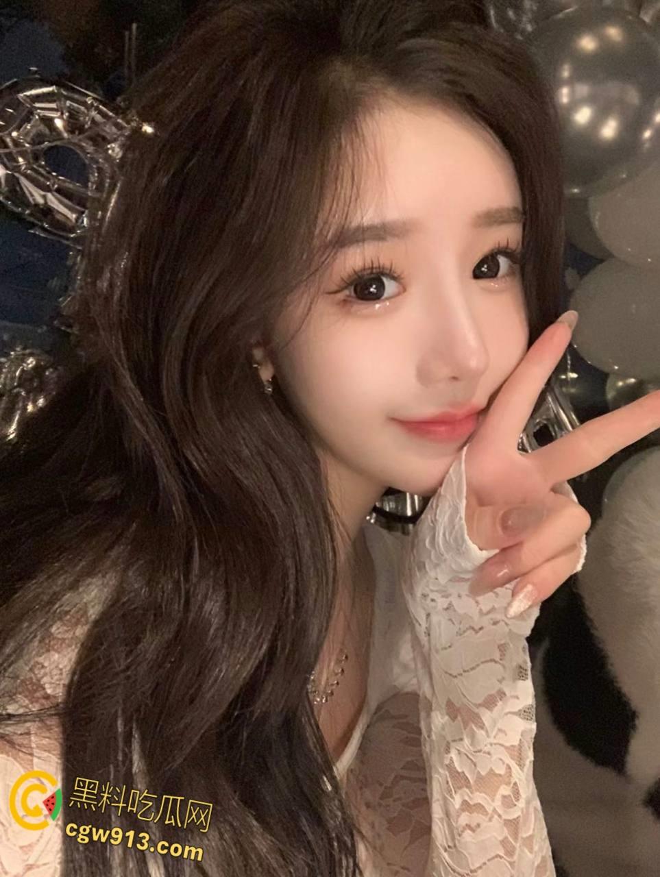 送喝醉酒的姐姐回家，饥渴姐姐竟让我陪她，性感灰丝高跟鞋足交，忍无可忍撕开丝袜后入爆操 ！  第1张