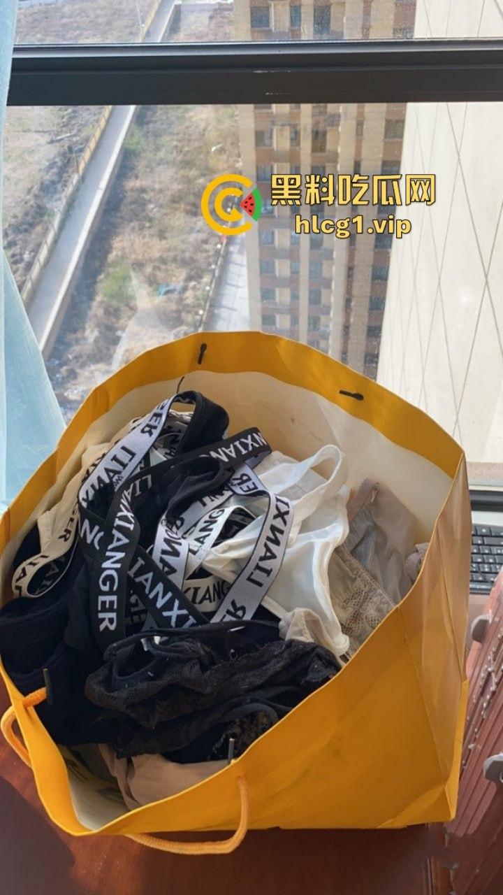 瓜友曝光极品女友 【张佳】 骚货一插就原形毕露骚得一逼 附生活照！  第21张