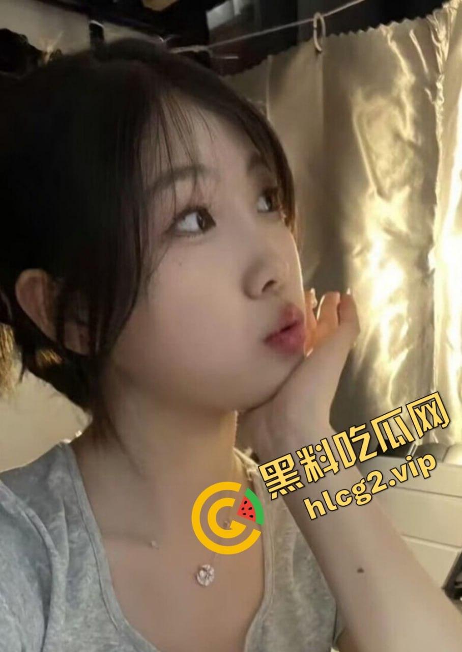 南京大学高颜值清纯大学生妹子『万慧书』被偷拍性爱视频泄露！娇喘声撩人主动骑乘扭动被男友无套猛插！  第4张