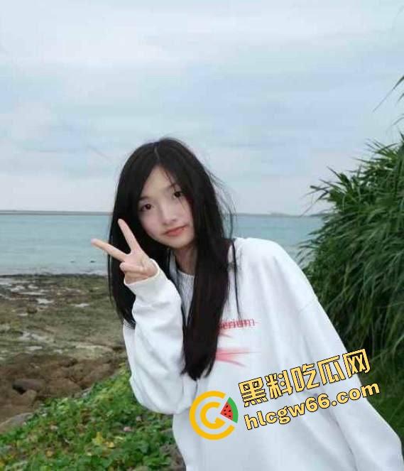 别看穿JK装，南充女大【李萌】骚得一匹，清纯大三女自拍掰穴自慰流出，阴唇黑得像涂了墨水！  第5张