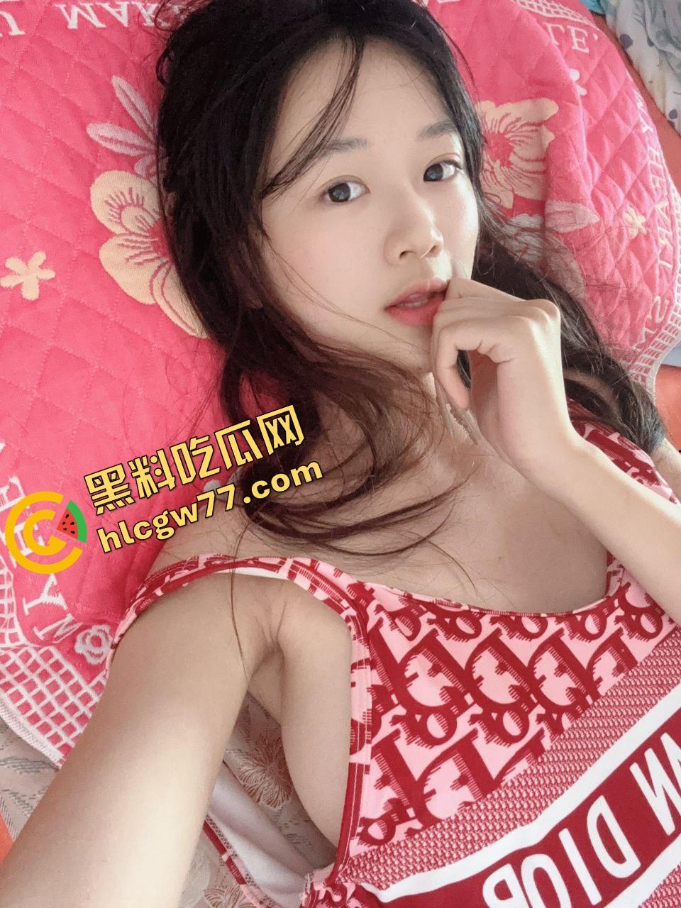 甜妹外表实则骚货体质，新乡小甜妞『钱乐乐』奶大腿白笑得甜，就是阴毛炸得跟小草坪一样！  第1张