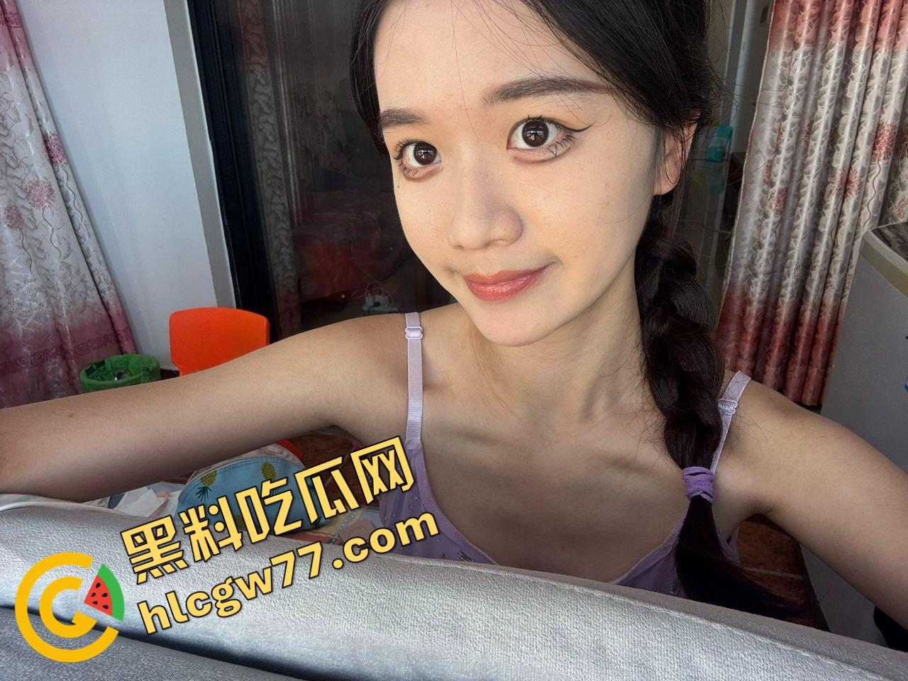 甜妹外表实则骚货体质，新乡小甜妞『钱乐乐』奶大腿白笑得甜，就是阴毛炸得跟小草坪一样！  第5张