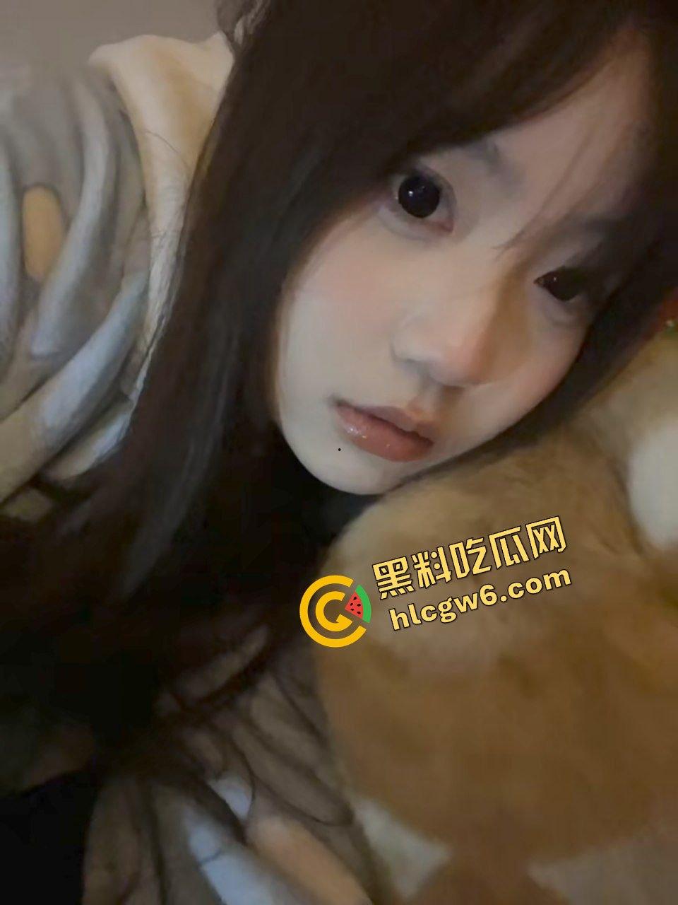 重庆舞蹈学校白虎粉嫩小骚货『于心怡』刚成年精神白虎妹 多金猛男约炮无套爆操骚逼！原创独家曝光流出！  第3张