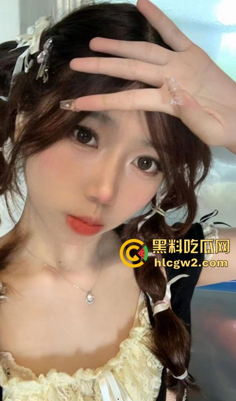 极品露脸嫩妹学生反差婊【蓝心然】生活照外流！云盘意外泄露，私藏逼照和裸照一览无遗，反差骚货实锤！  第9张