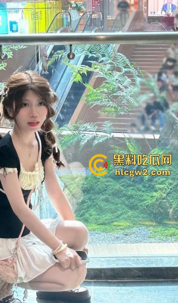 极品露脸嫩妹学生反差婊【蓝心然】生活照外流！云盘意外泄露，私藏逼照和裸照一览无遗，反差骚货实锤！  第12张