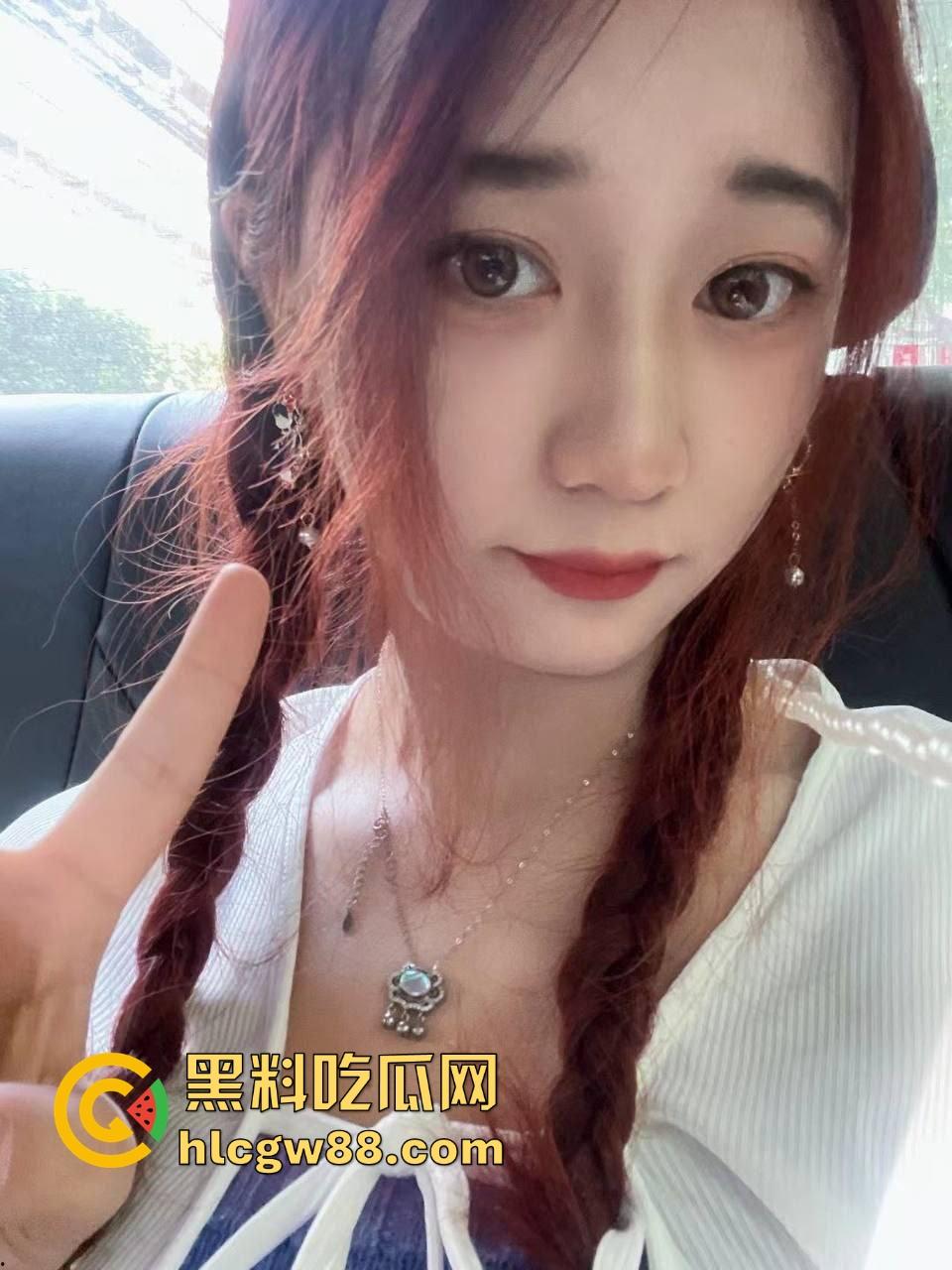 上海交通大学『周奕』反差骚母狗在酒店被丢床上爆操，激情打桩到失神，内射小穴表情太淫荡！  第1张