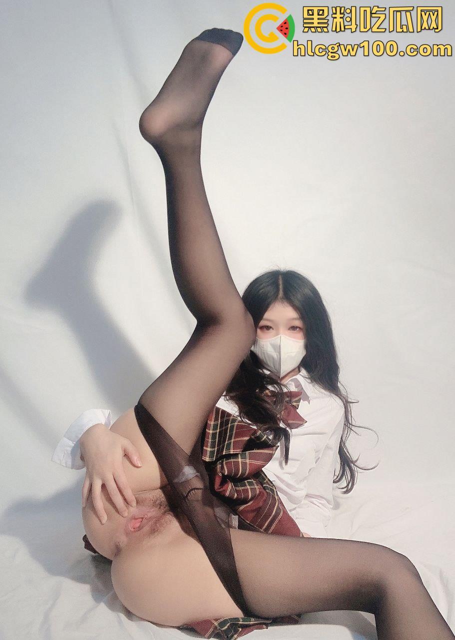 推特女菩萨【桃谷若姬子】露脸反差唯美COS，洛丽塔搭配白丝黑丝，展示粉嫩鲍鱼  第38张