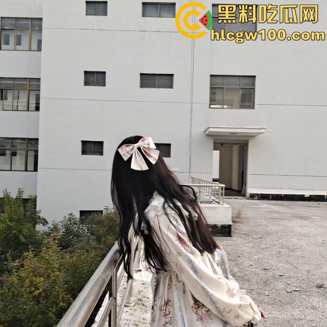 推特女菩萨【桃谷若姬子】露脸反差唯美COS，洛丽塔搭配白丝黑丝，展示粉嫩鲍鱼  第62张