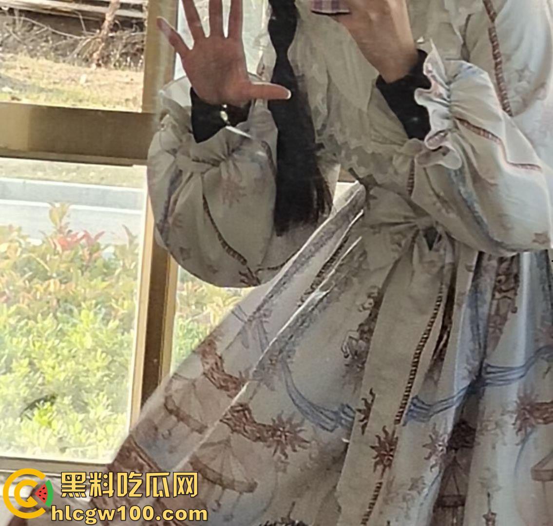 推特女菩萨【桃谷若姬子】露脸反差唯美COS，洛丽塔搭配白丝黑丝，展示粉嫩鲍鱼  第74张