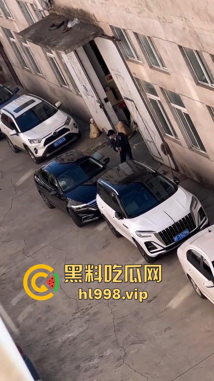 天津丈夫怀疑老婆出轨怒砸车，老婆吓得弃车逃跑！掏出自制手枪开火，枪声堪比沙鹰，建国后还敢造枪！  第10张