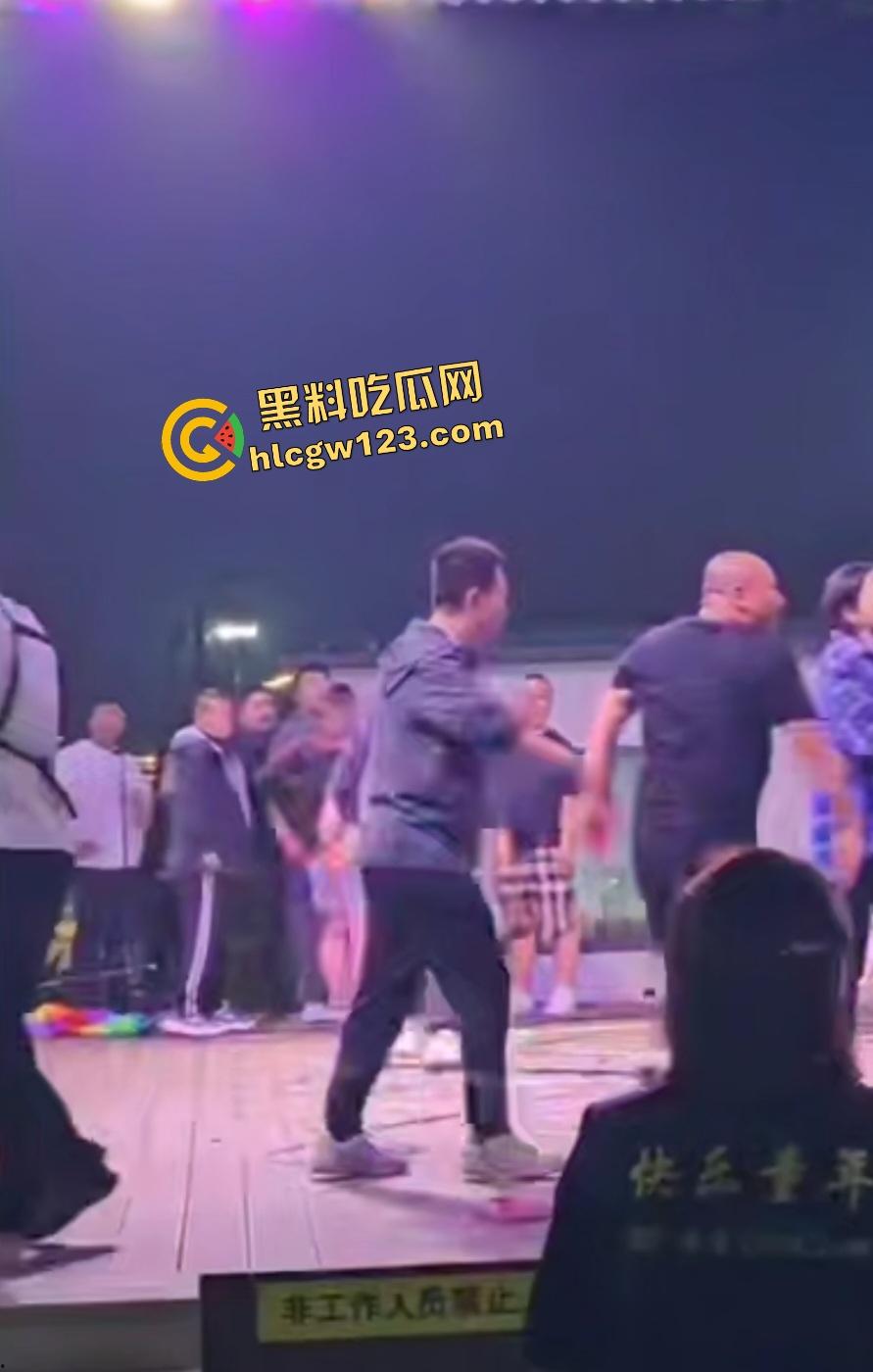 舞台上惊天黑料老婆被猥亵，妻子还抱老公让几人打成猪头，事后老公查出老婆出轨！  第3张