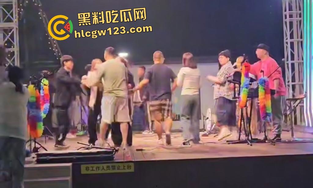 舞台上惊天黑料老婆被猥亵，妻子还抱老公让几人打成猪头，事后老公查出老婆出轨！  第8张