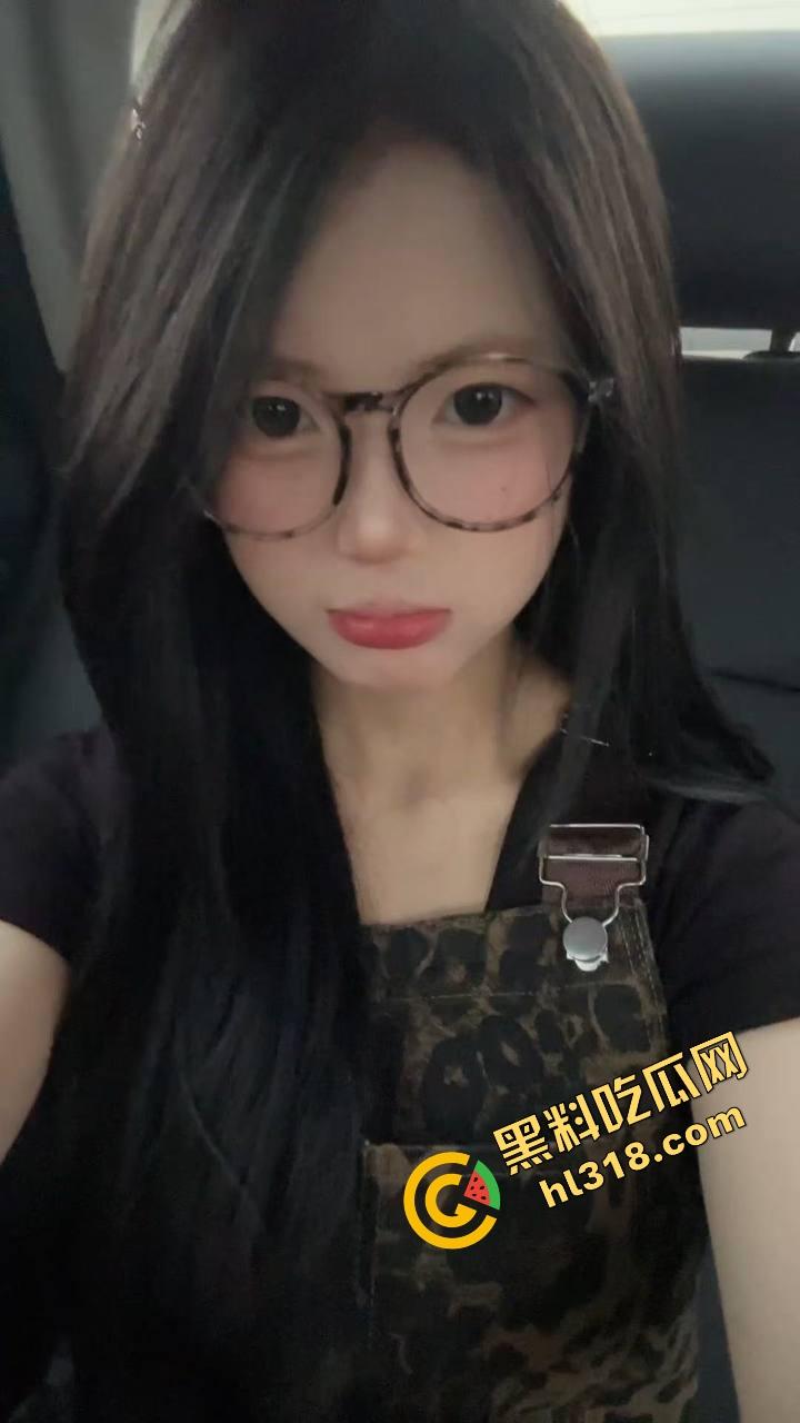 工商大课堂情侣上演当众扣逼，女的一边听课一边夹腿呻吟，逼水湿透凳子，老师讲高数她在学生物！  第7张