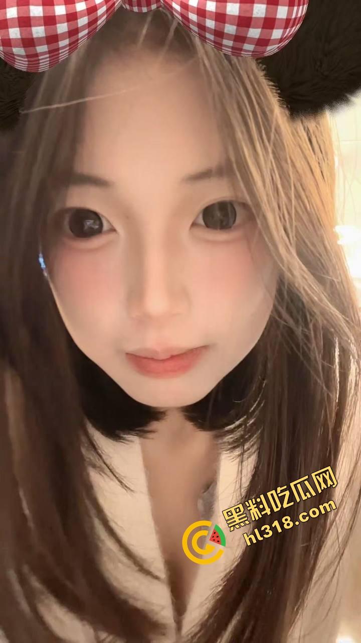 工商大课堂情侣上演当众扣逼，女的一边听课一边夹腿呻吟，逼水湿透凳子，老师讲高数她在学生物！  第9张