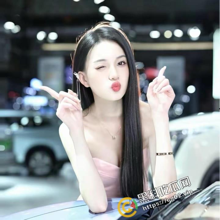 抖音 凌漪  车模直播意外露底 秒关直播马上设置成私密账号 第4张