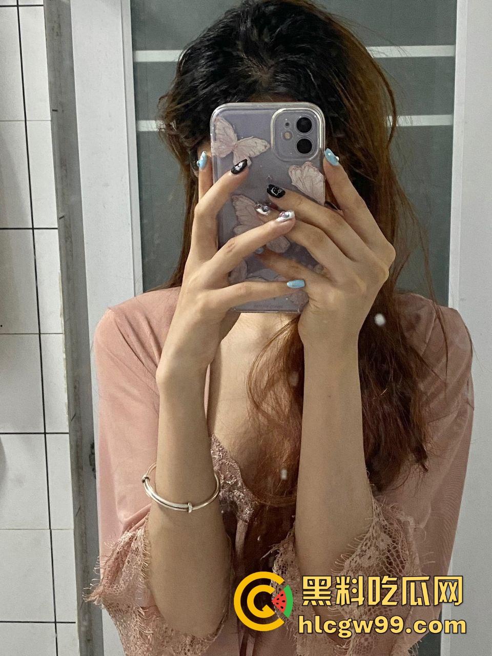 安徽师范大学女大学生【蒋弱弱】情趣内衣自拍骚照，酒店全裸自拍，最爱被大鸡巴从后面怼穿！  第15张