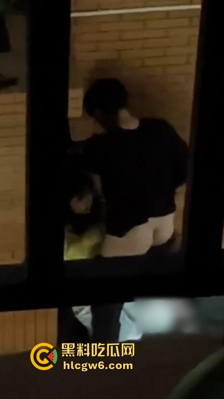 广西建设职业技术学院情侣无人角落野战泄欲被拍 掐脖耳光强制口爆 这妹子是个M吧？  第4张