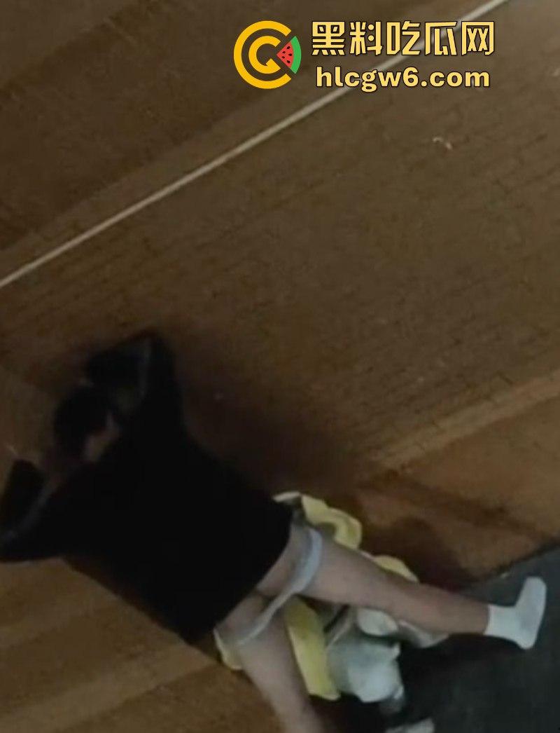 广西建设职业技术学院情侣无人角落野战泄欲被拍 掐脖耳光强制口爆 这妹子是个M吧？  第5张