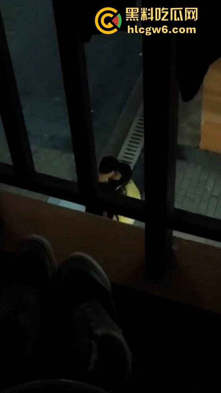 广西建设职业技术学院情侣无人角落野战泄欲被拍 掐脖耳光强制口爆 这妹子是个M吧？  第7张