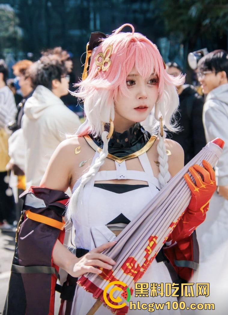 大城市漫展就是狠 不是内场去不起而是外场更有性价比 妹子敢脱不怕冷 锁骨短裙大腿全都露衣服越少越专业！  第1张